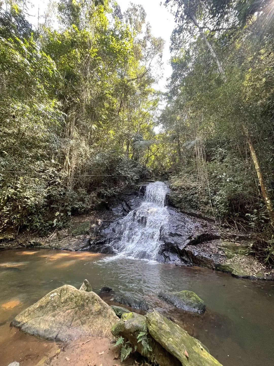 Cachoeira em meio à mata no Hotel Fazenda Pé da Serra, Serra da Mantiqueira